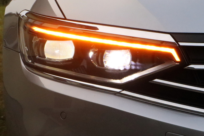 LEDScheinwerfer mit LEDTagfahrlicht (TFL) für VW Passat B8 [Matrix]